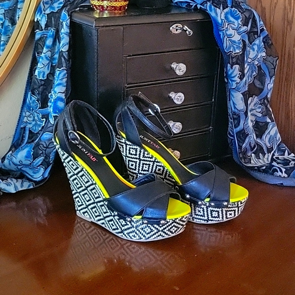 JUSTFAB Platform wedge shoe